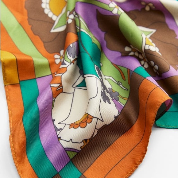 RARE Zara Satin Effect printed scarf handkerchief - Picture 1 of 3
